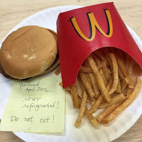“Niet opeten!”: Zo ziet een maaltijd van McDonald’s er na 10 jaar uit