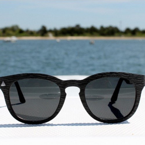 Deze zonnebrillen zijn gemaakt van plastic uit de oceaan. En nog mooi ook