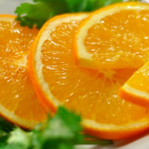 Sinaasappelsalade met olijven en peterselie