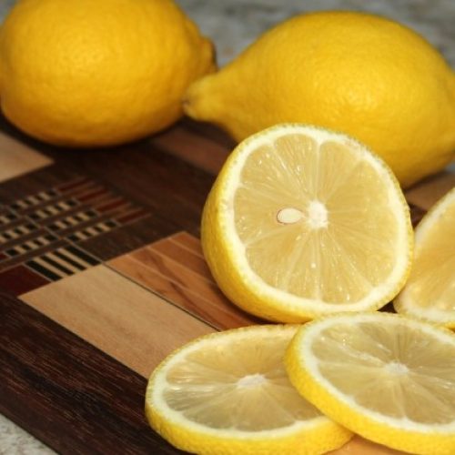 Leg een paar schijfjes citroen in je slaapkamer. Dit is de reden