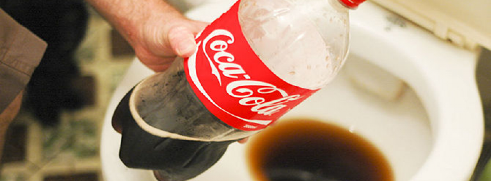 20 gebruikte toepassingen met Coca Cola.. Dit bewijst dat het niet thuis hoort in het menselijk lichaam