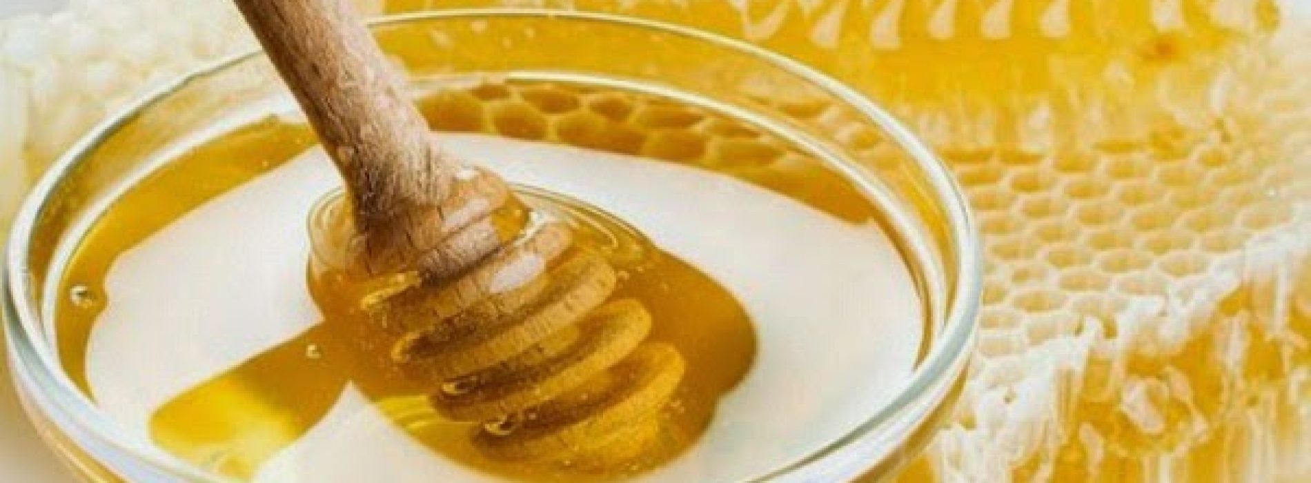 8 manieren om vast te stellen of honing echt is of nep