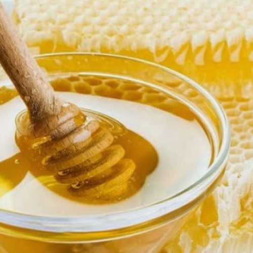 8 manieren om vast te stellen of honing echt is of nep