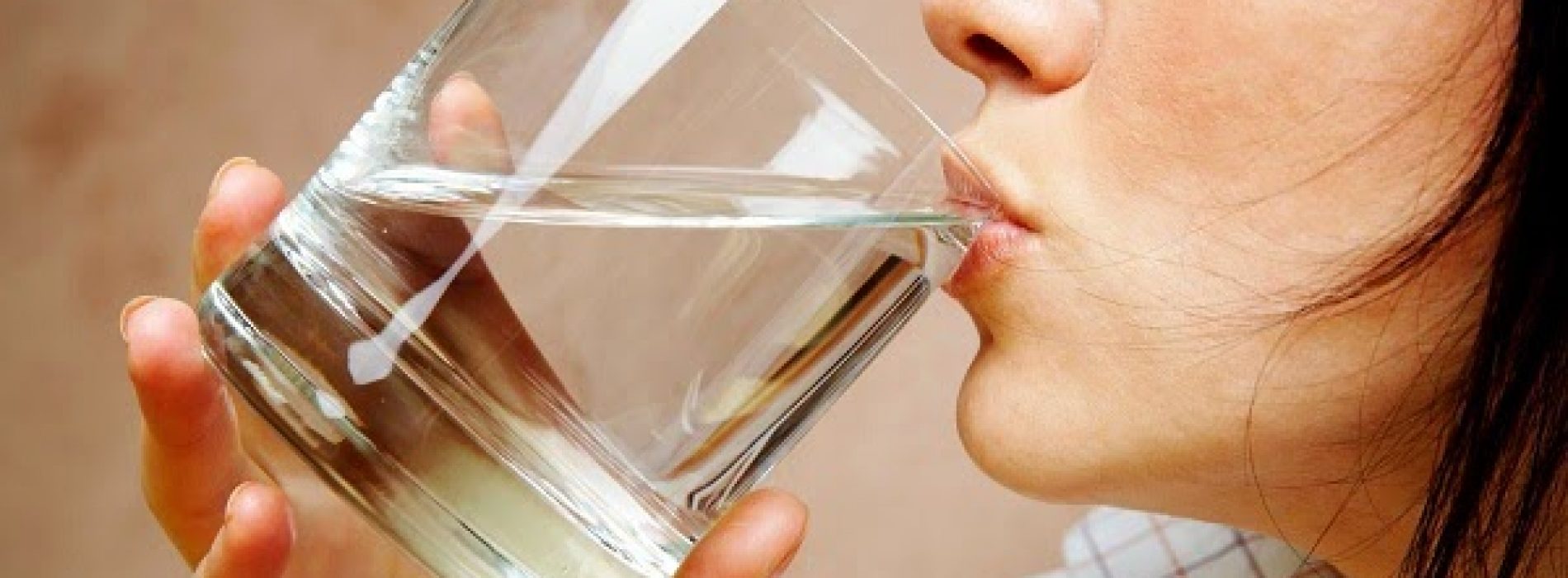 Weet je wel, dat je water op de verkeerde manier drinkt?