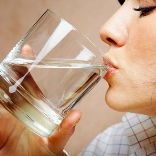 Weet je wel, dat je water op de verkeerde manier drinkt?