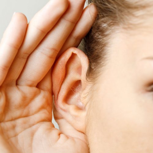 Met slechts één druppeltje van dit middeltje wordt je gehoor direct hersteld!