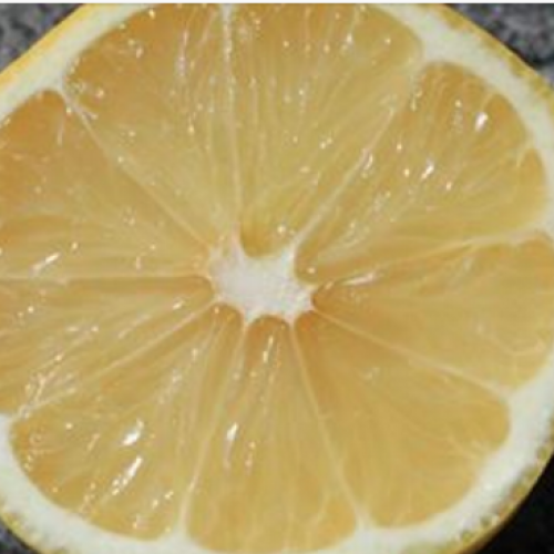 Leg wat schijfjes citroen in je slaapkamer, het resultaat is verbluffend!