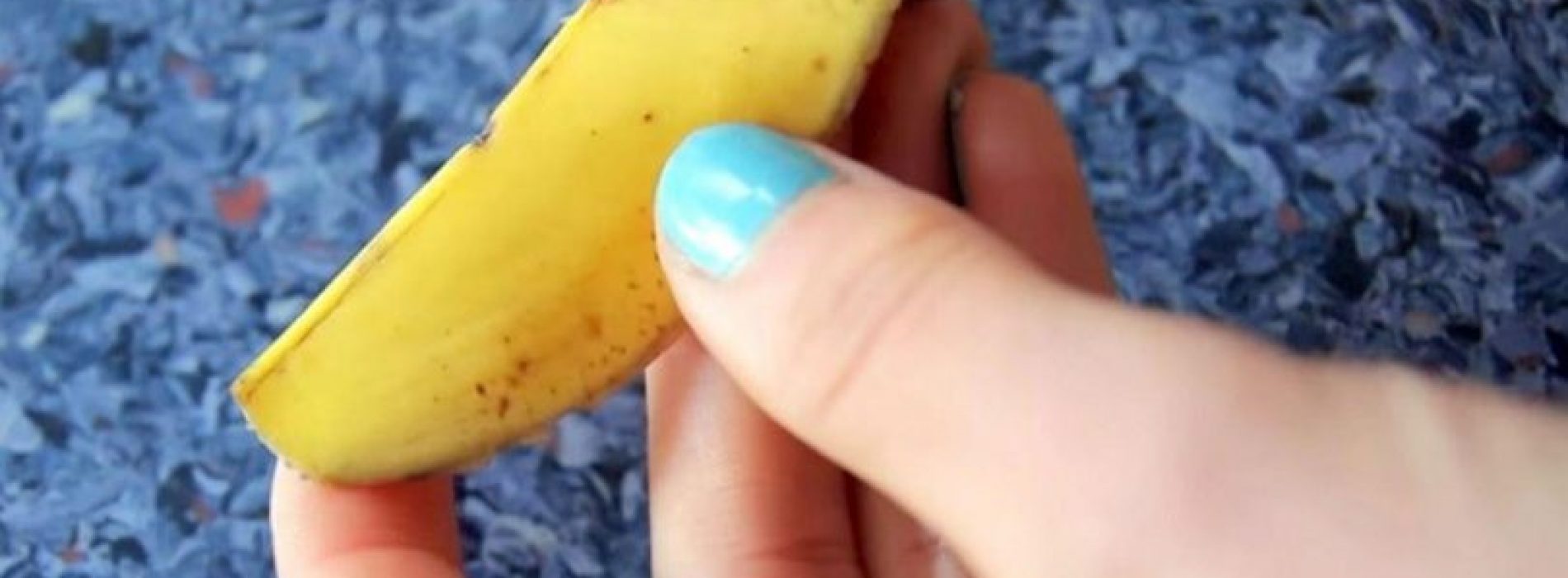 Gooi nooit meer je bananenschillen weg. Dit zijn 5 geweldige manieren hoe je ze kunt gebruiken!