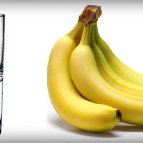 Begin de dag met een banaan en een kopje warm water – Dit is waarom!