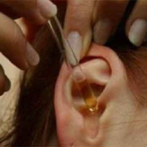 2 Druppels van deze in uw oren en 97% van uw gehoor herstelt! Zelfs Oudere Mensen Van 80 tot 90 Zijn Verbaast door deze eenvoudige en natuurlijke remedie
