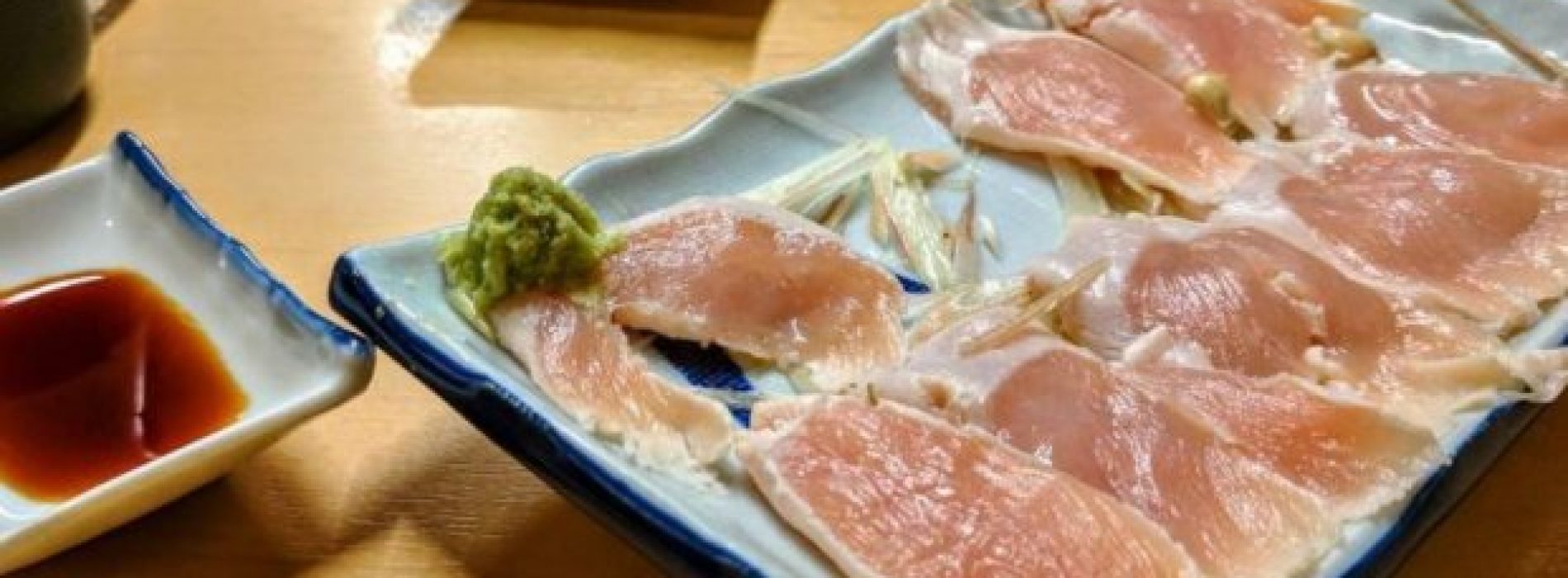 Sushi van rauwe kip: hoe gevaarlijk is dat?