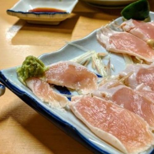Sushi van rauwe kip: hoe gevaarlijk is dat?