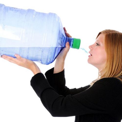 5 manieren waarop het alleen drinken van water je lichaam verandert
