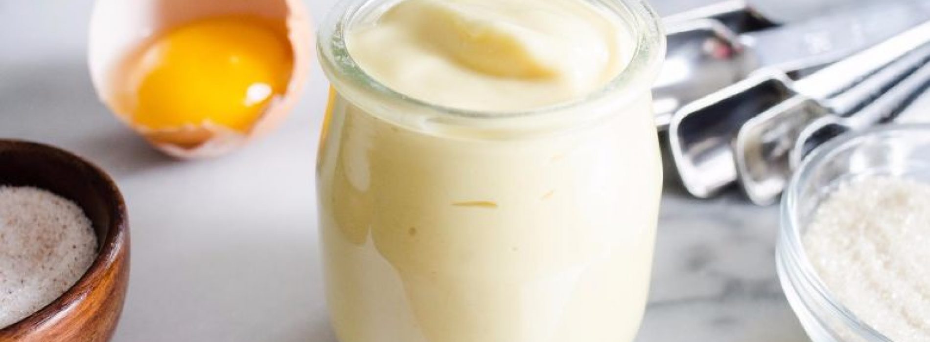 Er bestaat dus een Gezonde mayonaise variant en die maak je heel makkelijk zelf!