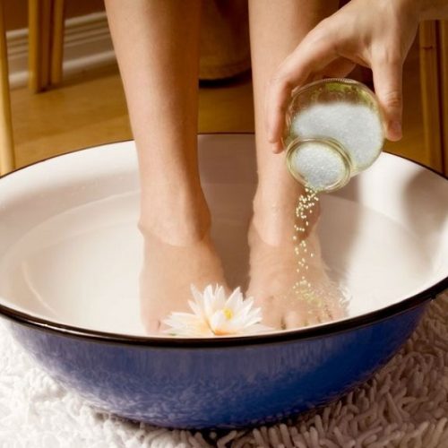 Dit eenvoudige voetbad zal alle gifstoffen in je lichaam elimineren!