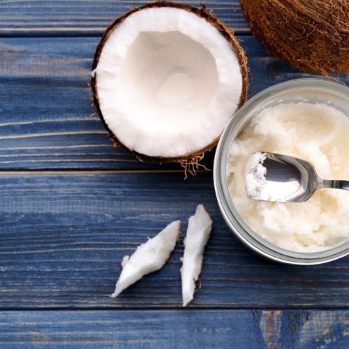 Hier zijn 7 redenen waarom je kokosolie moet eten voordat je naar bed gaat