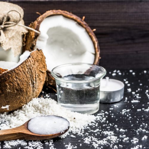 Onderzoek onthult dat kokosolie een beter insectenverdelger is vergeleken met DEET, een schadelijk chemisch ingrediënt