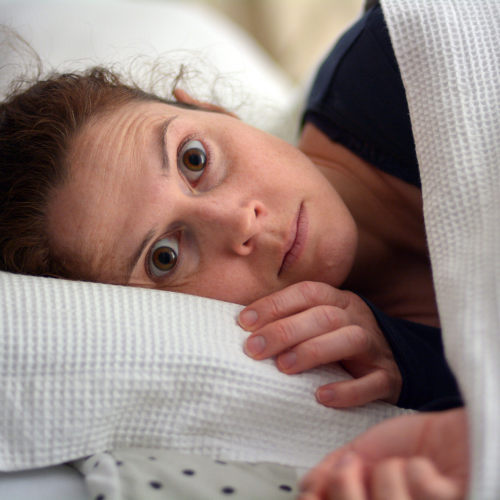 Slaapdeprivatie kan je doden. Wat slapen minder dan 7 uur per nacht doet met je lichaam en hersenen