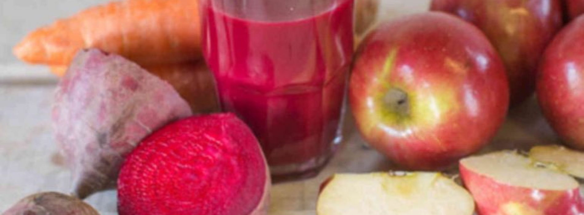 Wat krijg je als je bieten, wortelen en appels mengt? Een glas sap dat vele ziekten vernietigt!