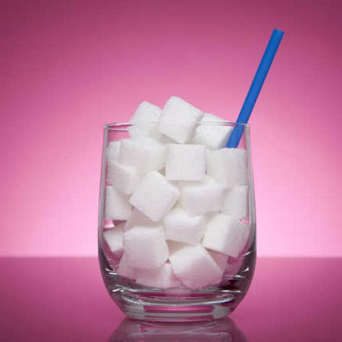Onderzoek suggereert een mogelijk verband tussen suikerhoudende dranken en kanker