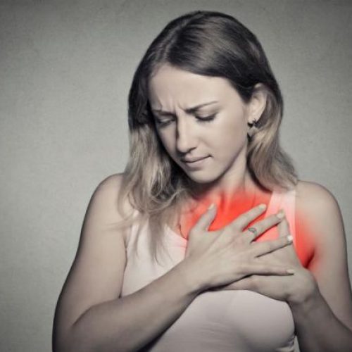 Dodelijke waarschuwingssignalen voor een hartaanval die alle vrouwen moeten weten (video)